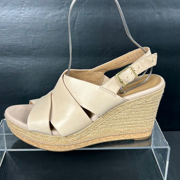 Clarks Size 10 Wedge Heel Sandals Beige Leather Platform Strappy Women's - Picture 1 of 12